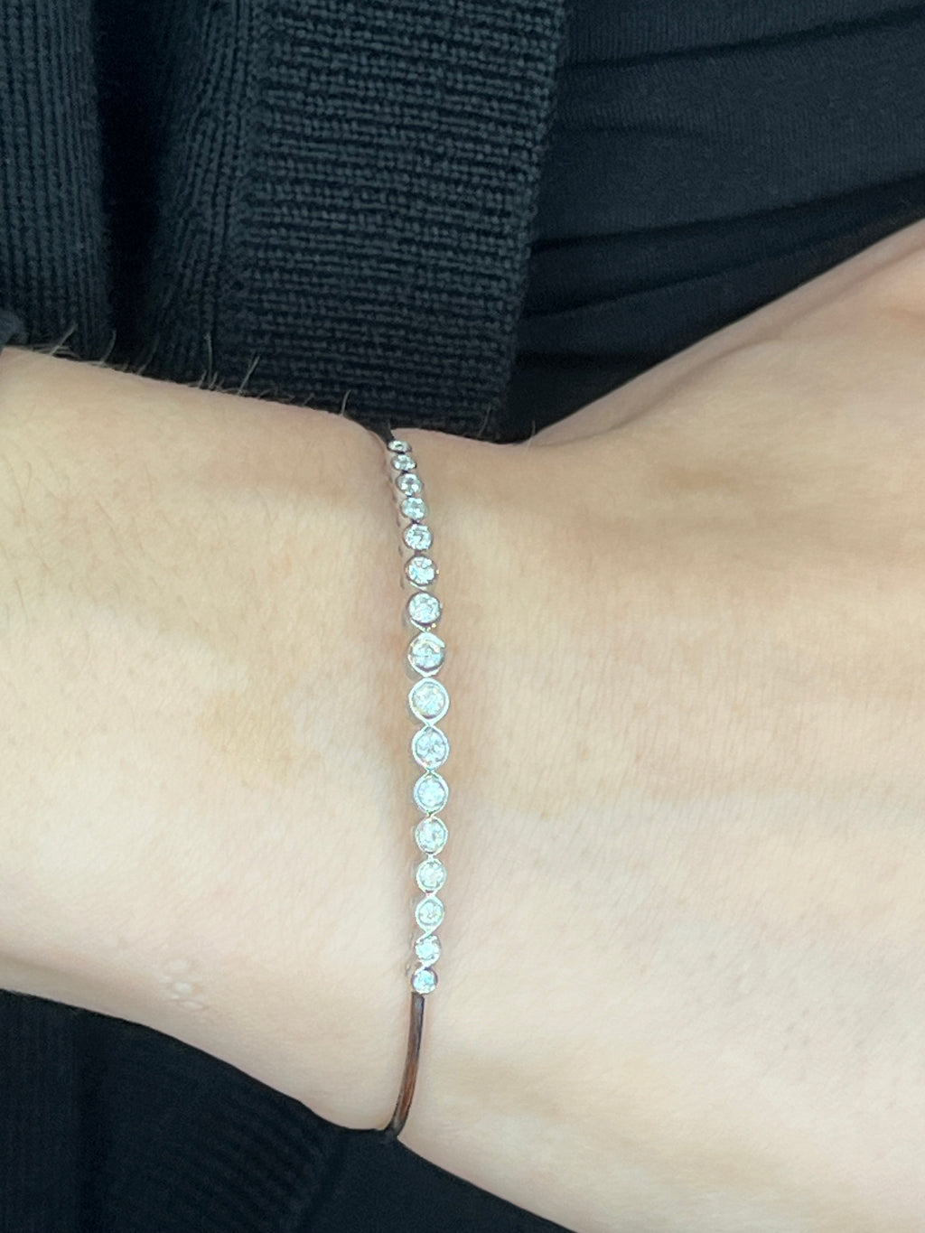 Braccialetto rigido con brillanti