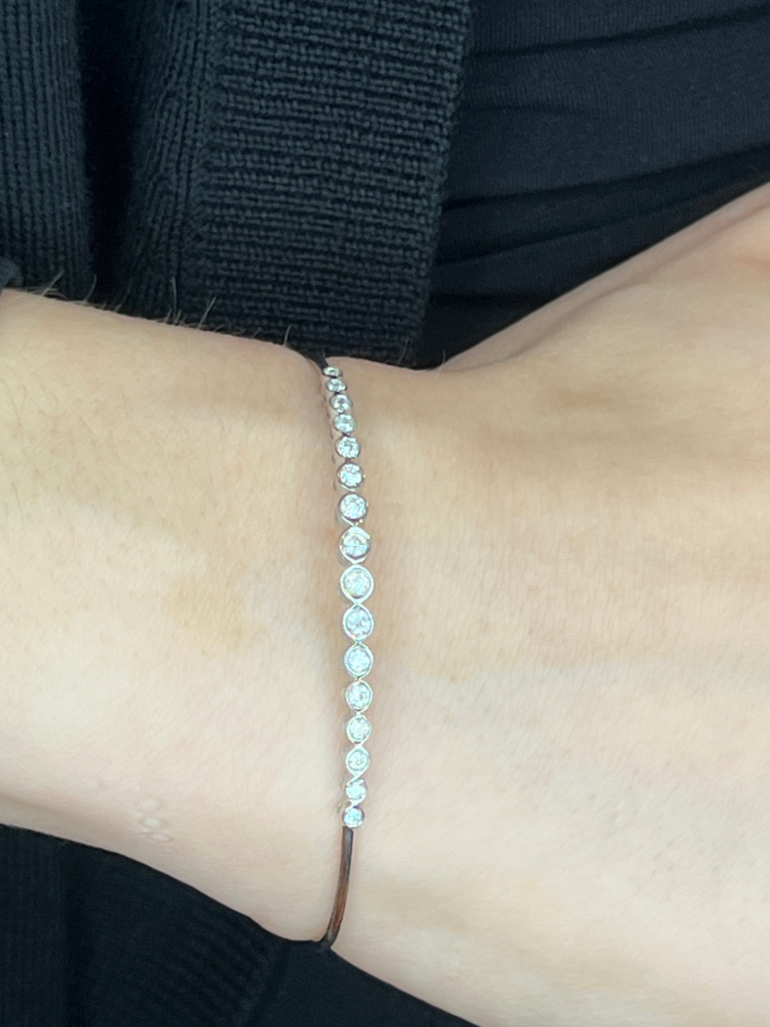 Braccialetto rigido con brillanti