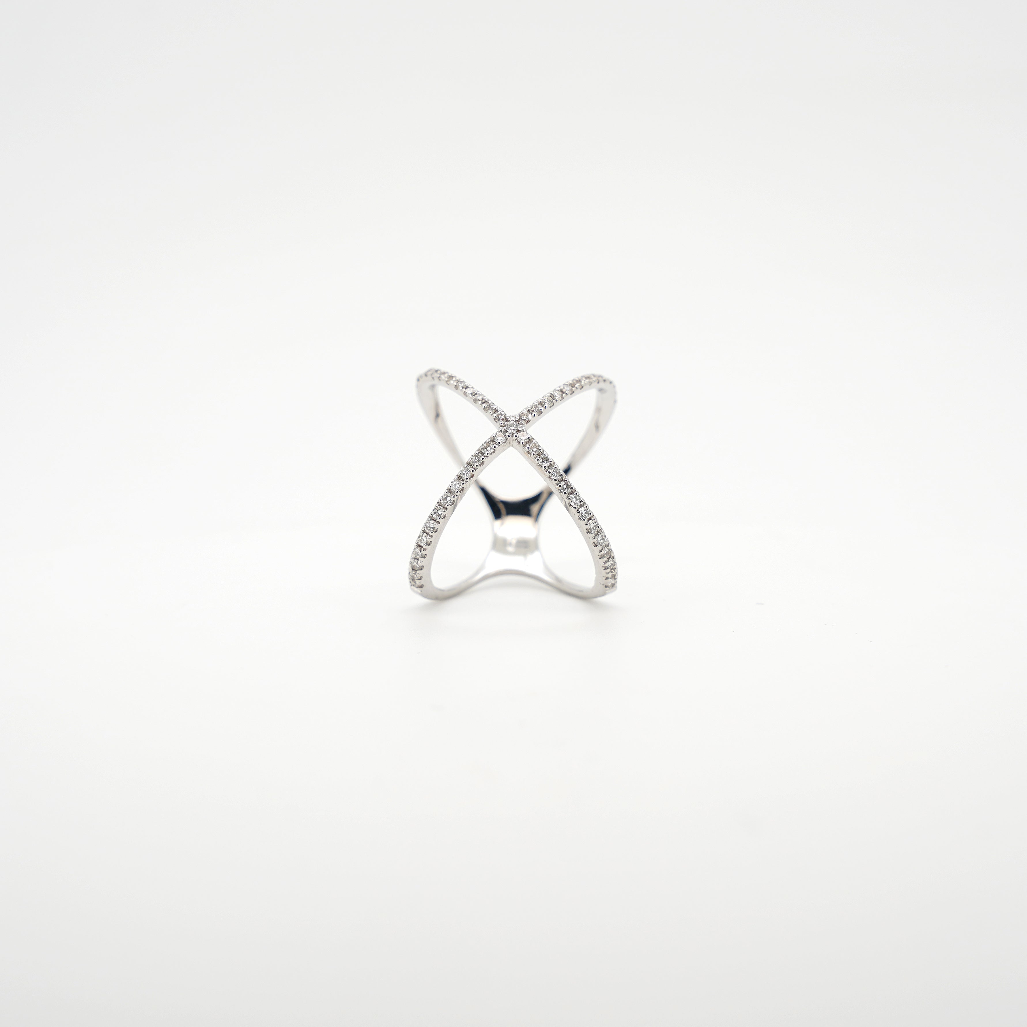 Anello a fascia incrociata