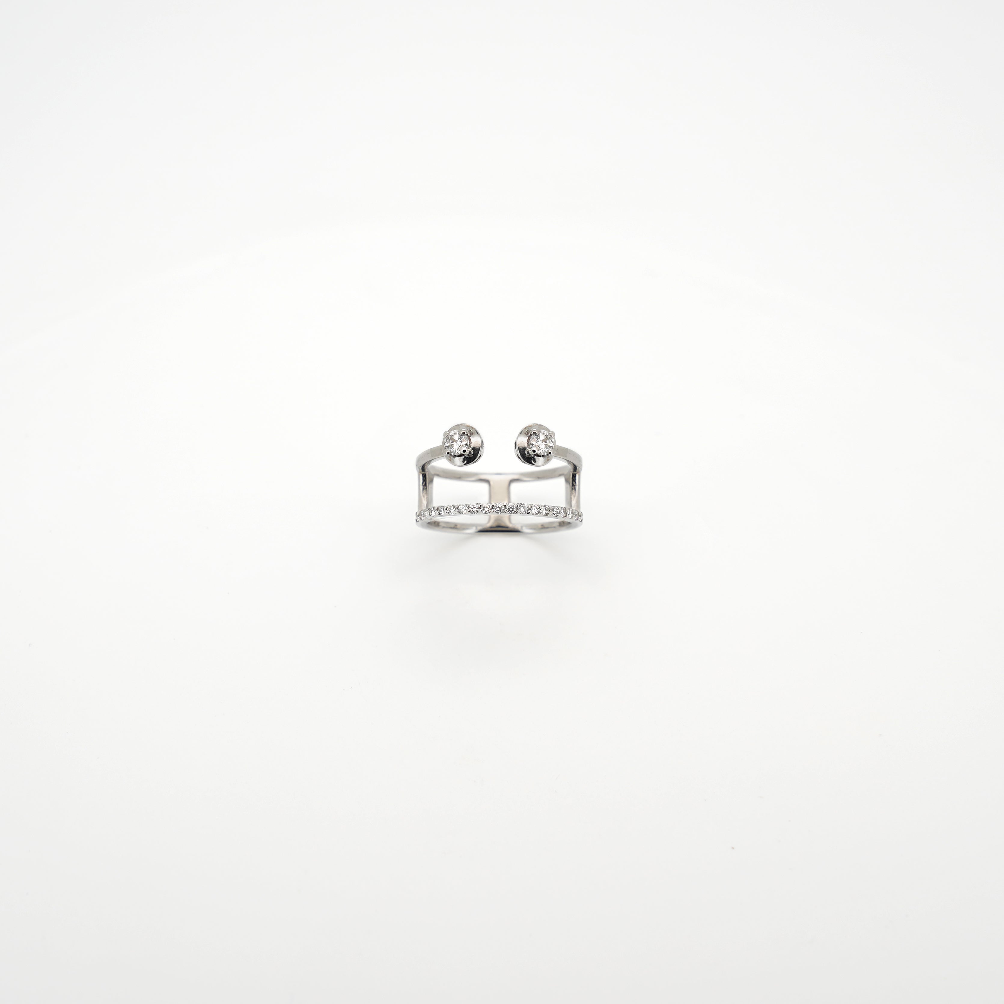 Anello con 2 piccoli solitari