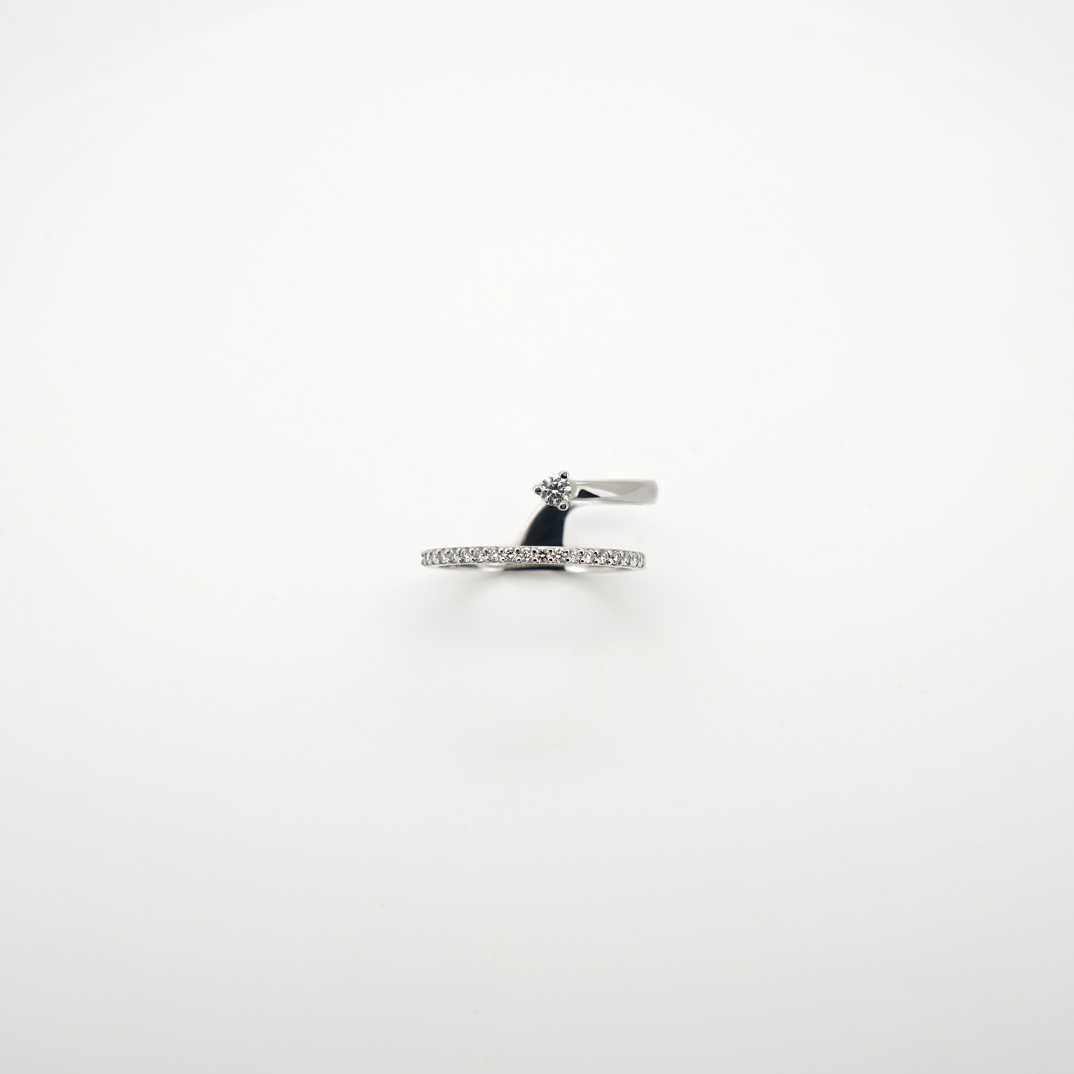 Anello con piccolo solitario