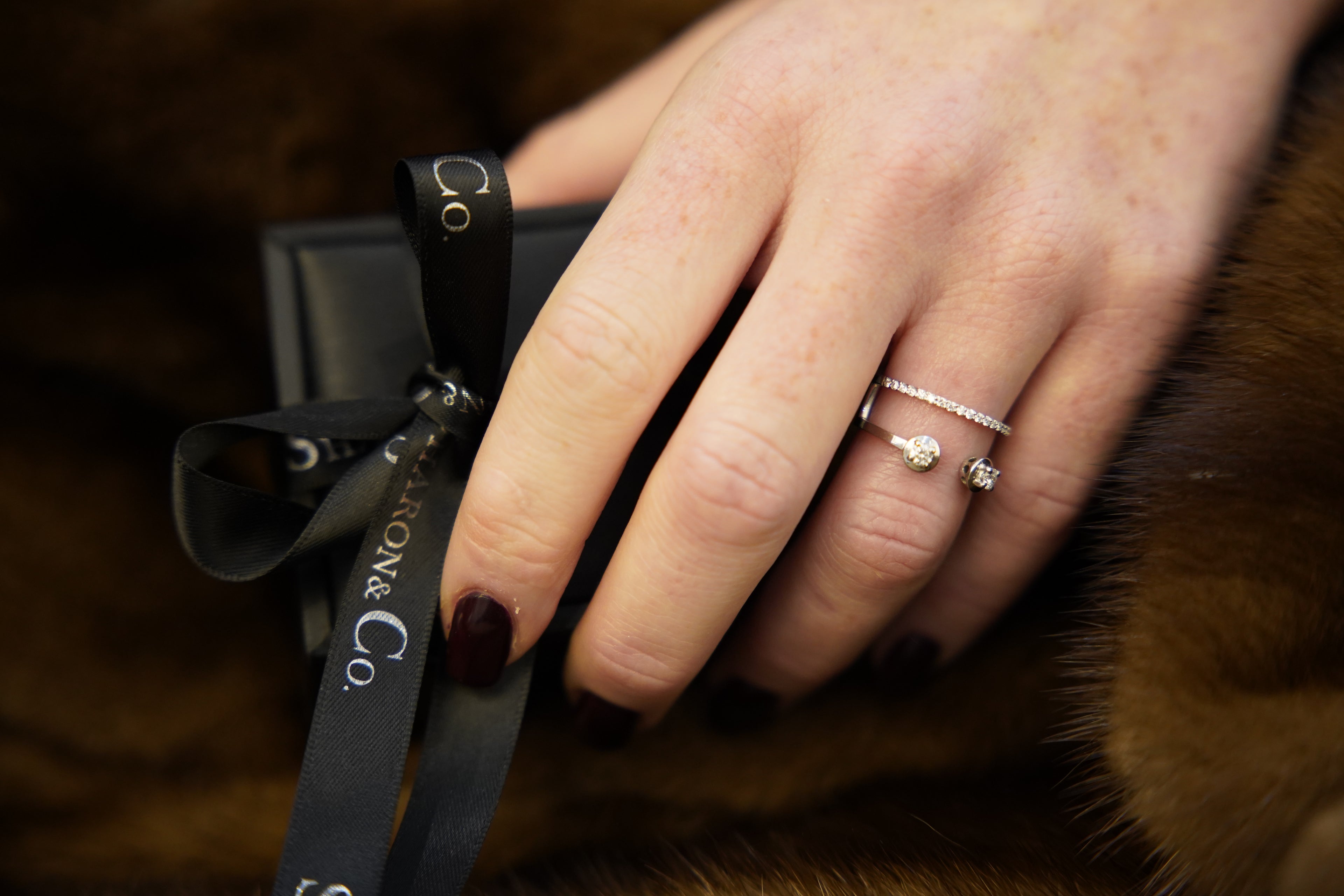 Anello con 2 piccoli solitari