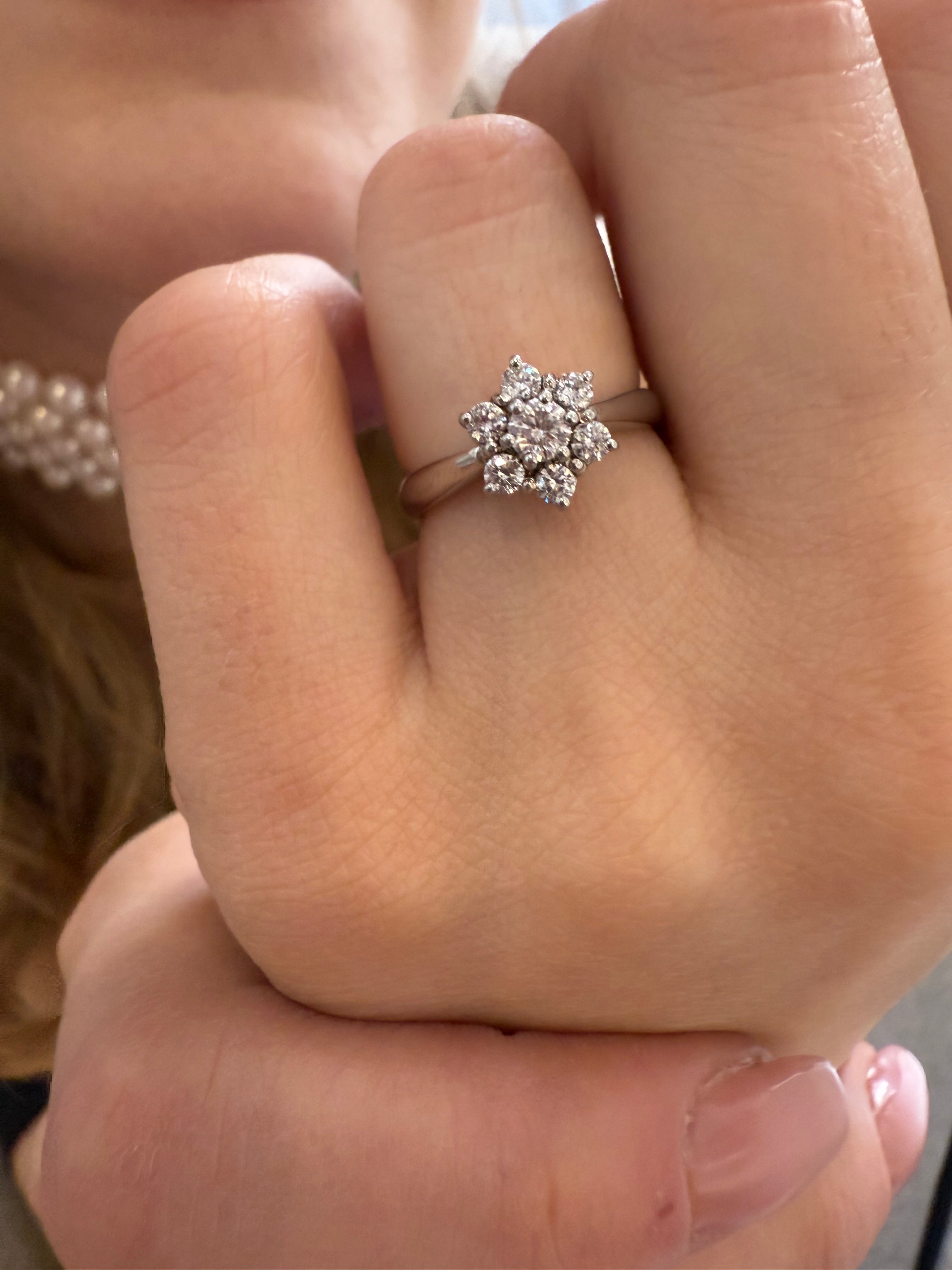 Anello a forma di fiore