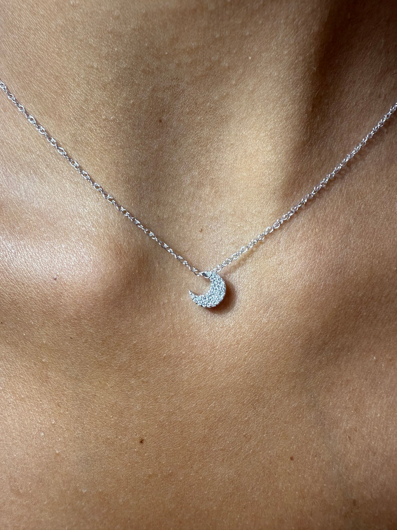 Collana con ciondolo a forma di mezza luna