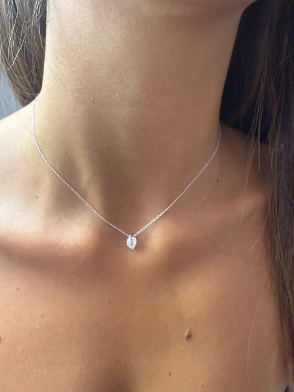 Collana con ciondolo a forma di foglia