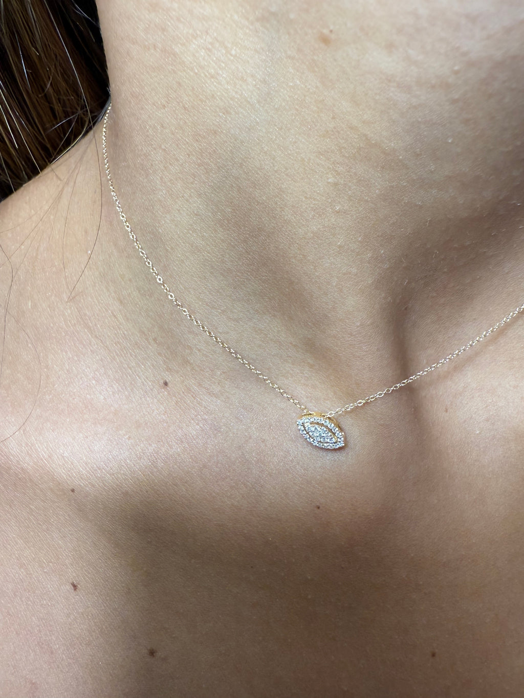 collana con ciondolo marquise