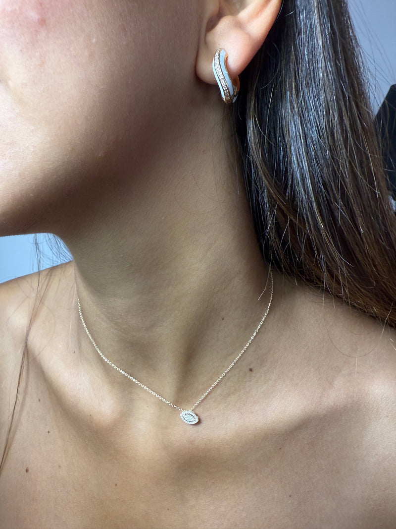 collana con ciondolo marquise