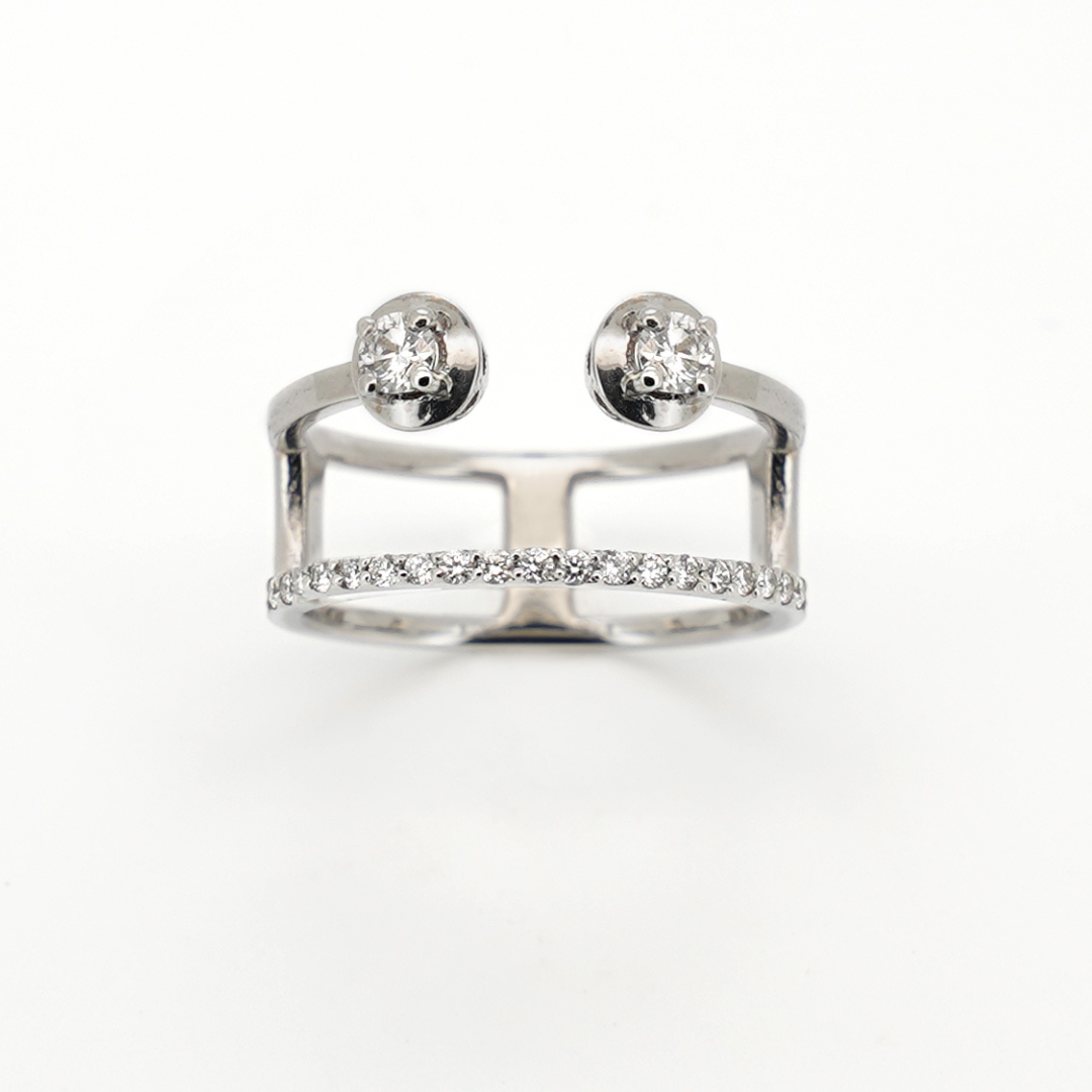 Anello con 2 piccoli solitari