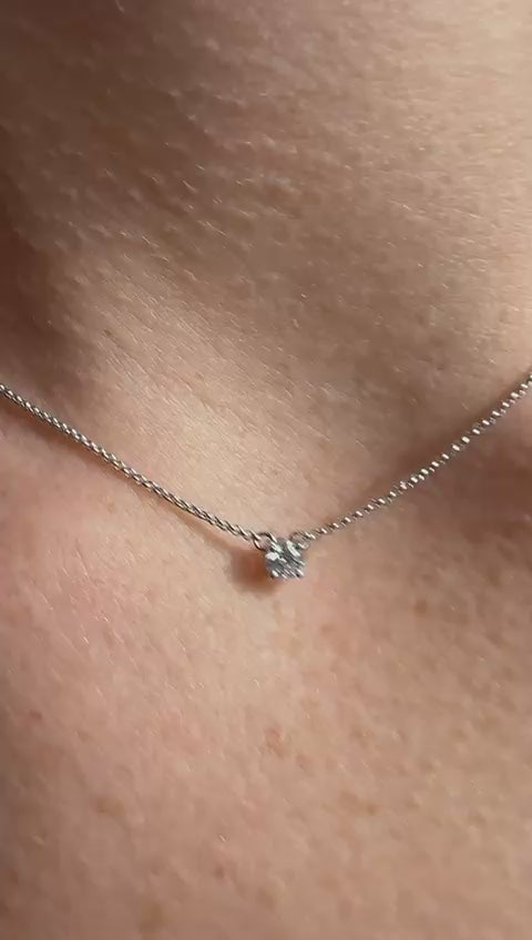 Collana con solitario 0.17 carati