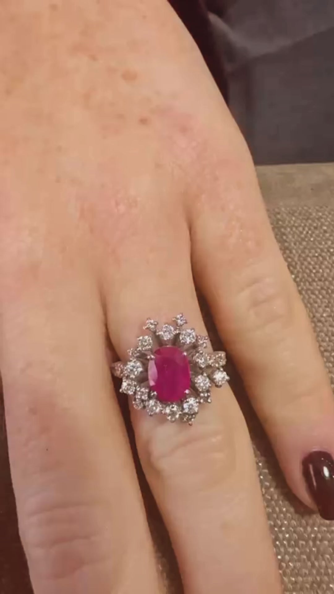 Anello mimosa con rubino