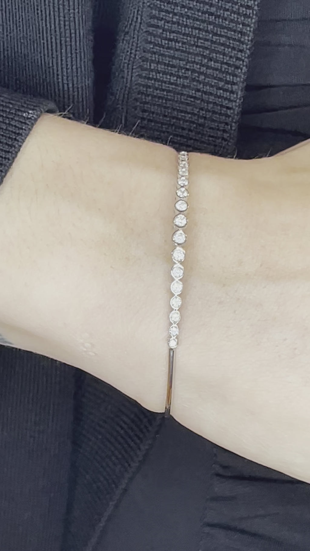 Braccialetto rigido con brillanti