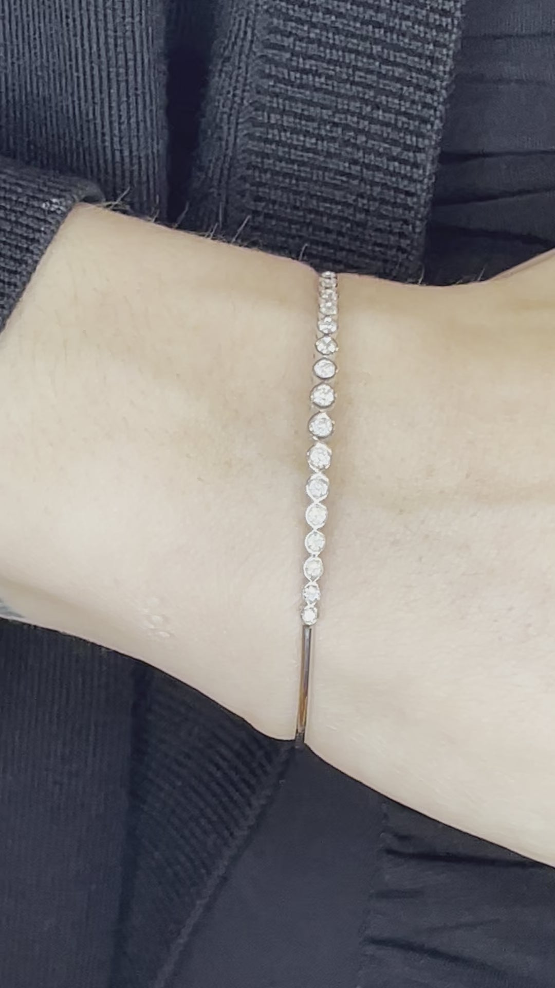 Braccialetto rigido con brillanti