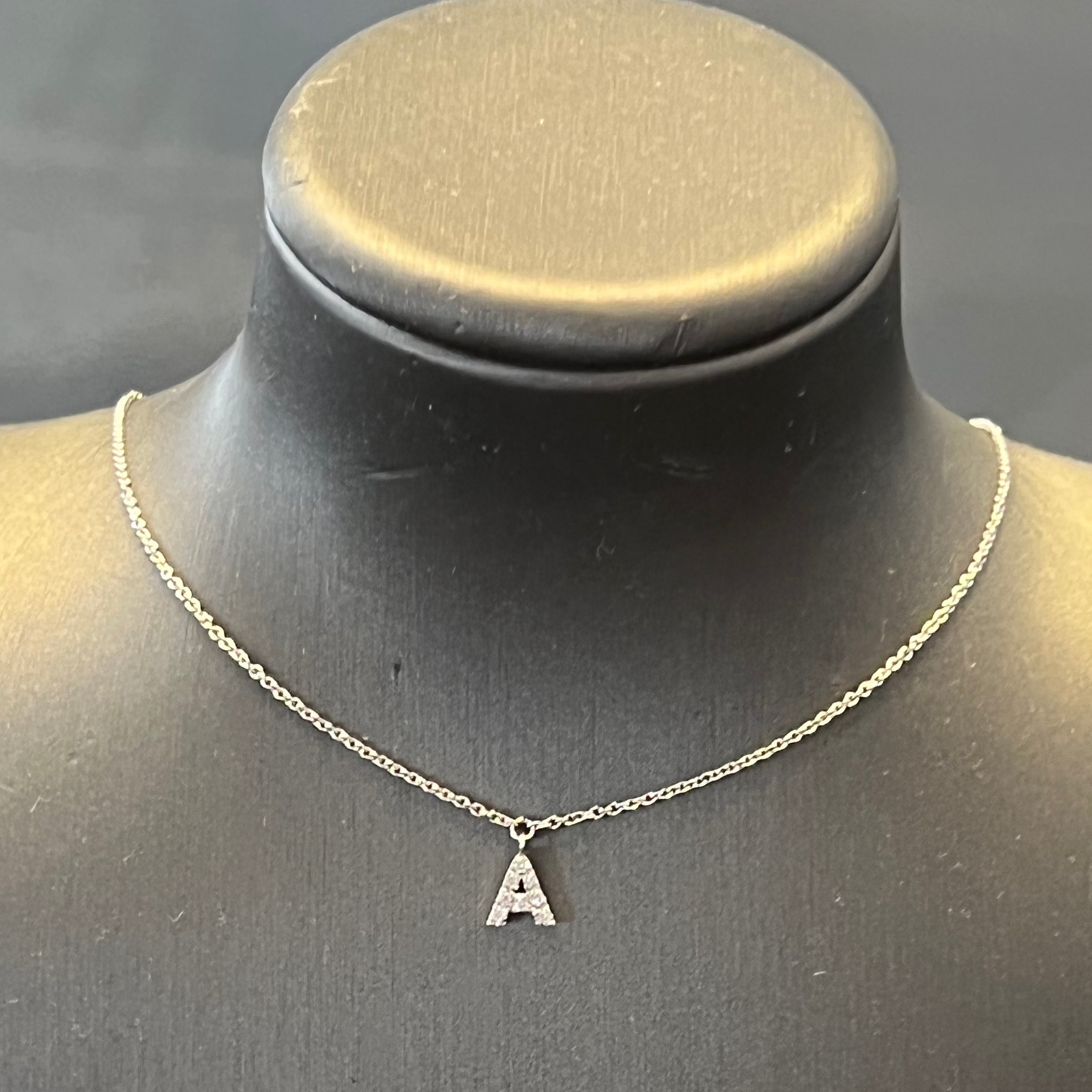 Collana con iniziale piccola