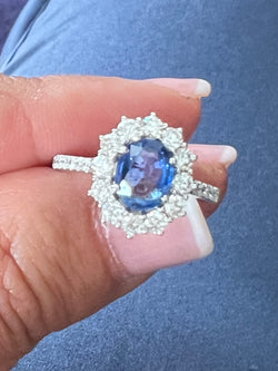 Anello con zaffiro blu