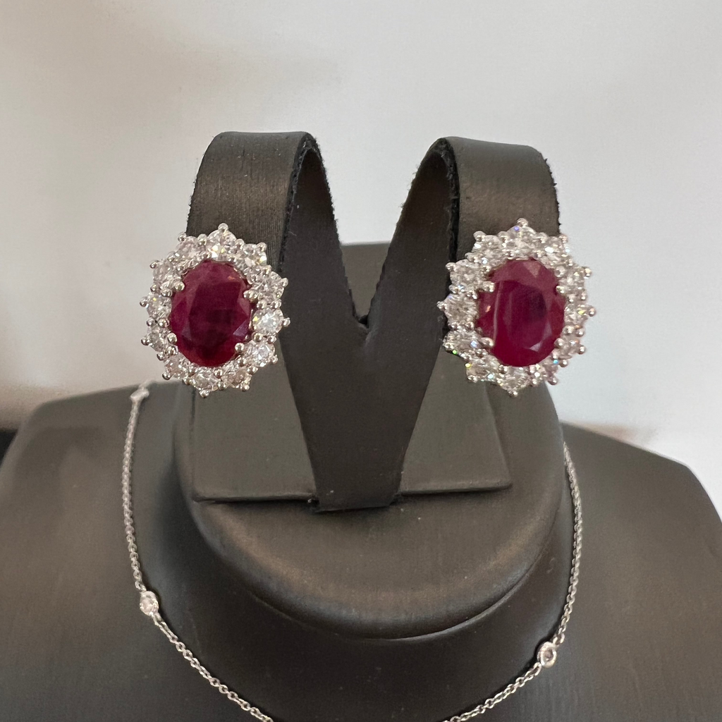 Orecchini con rubini ovali