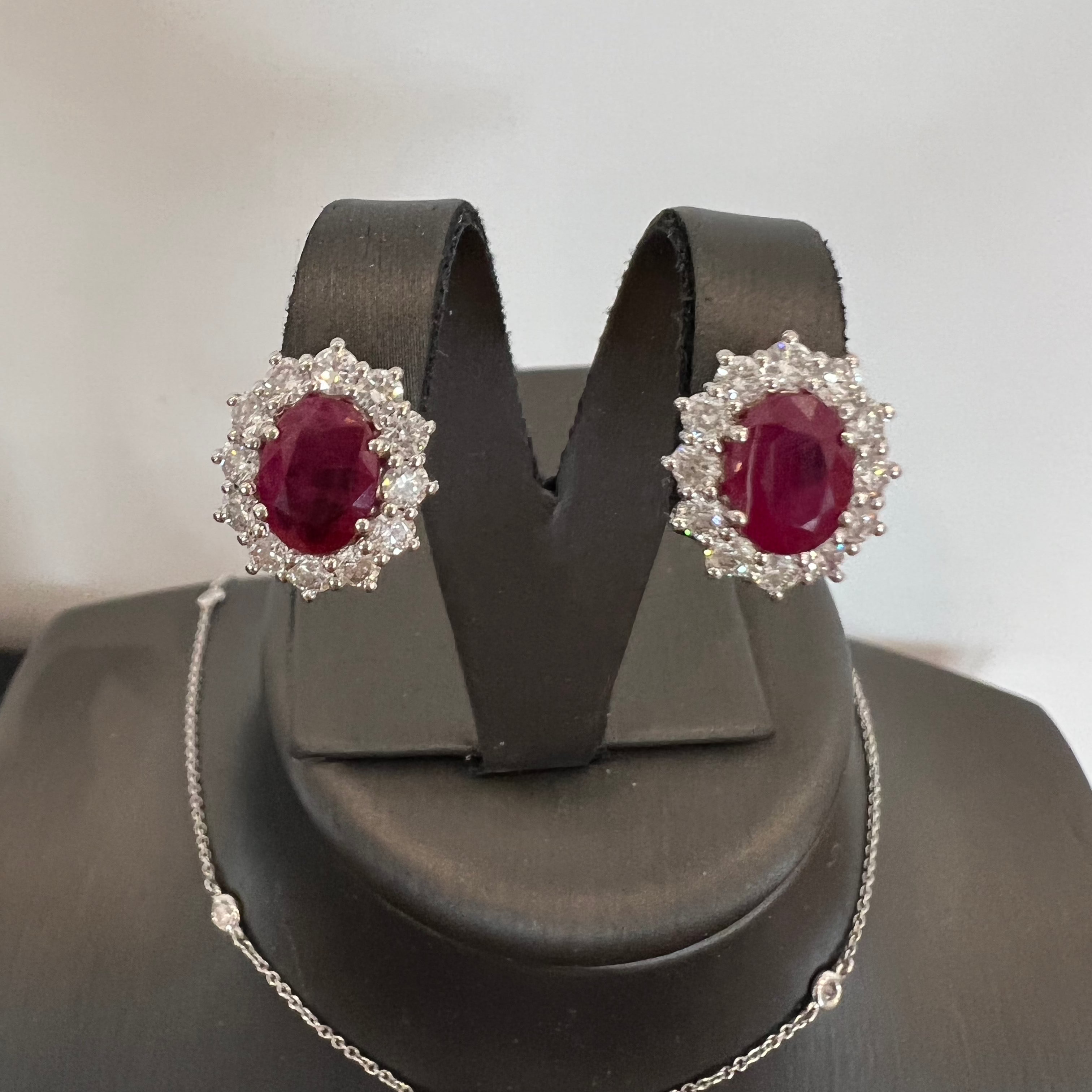 Orecchini con rubini ovali